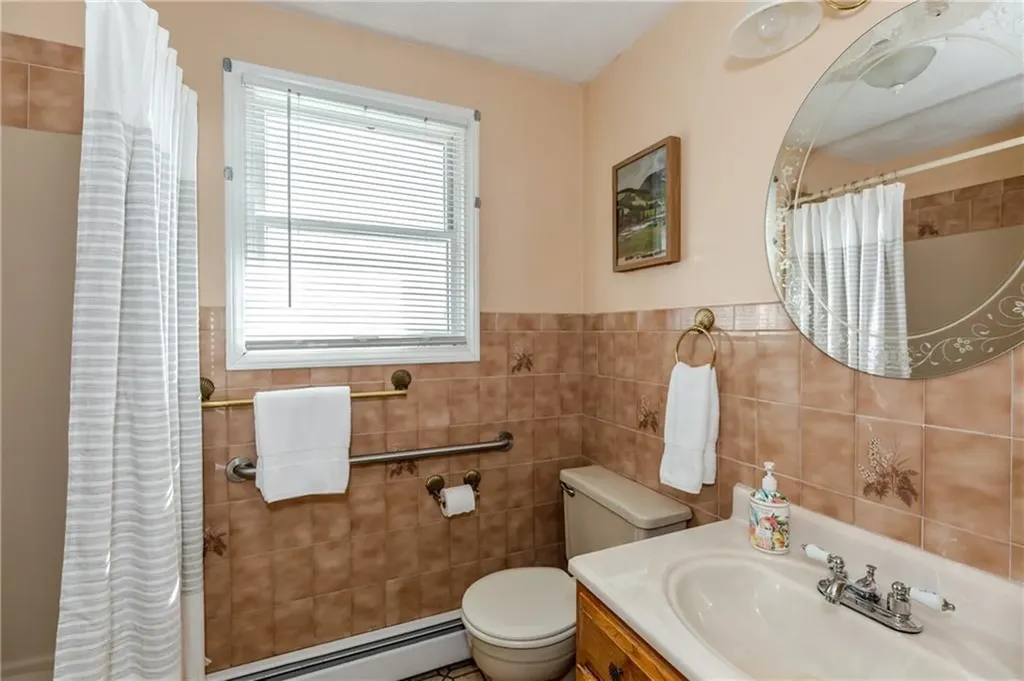 63 Whirlaway Place Pawtucket RI 02861