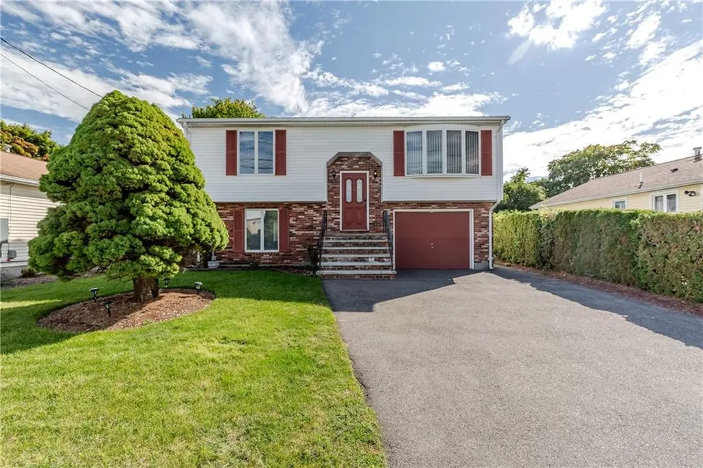63 Whirlaway Place Pawtucket RI 02861