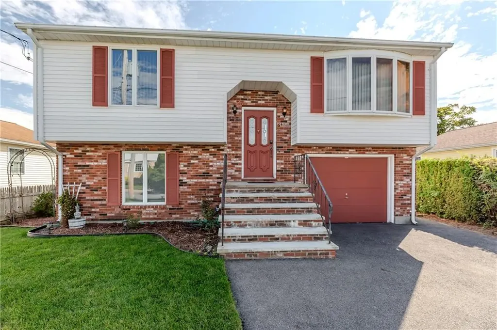63 Whirlaway Place Pawtucket RI 02861