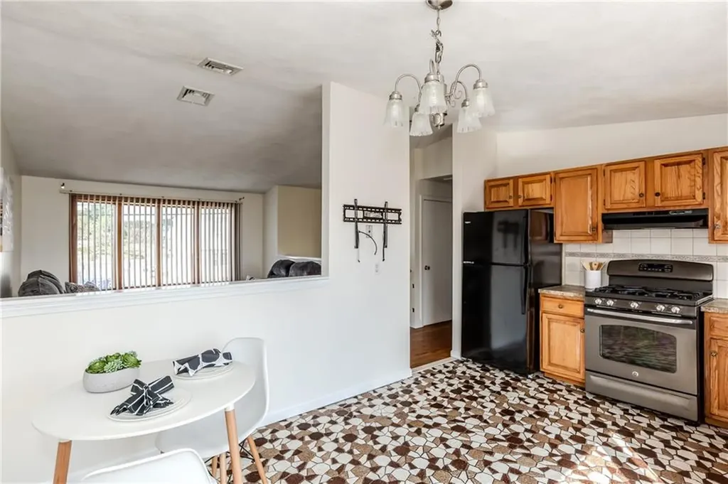 63 Whirlaway Place Pawtucket RI 02861