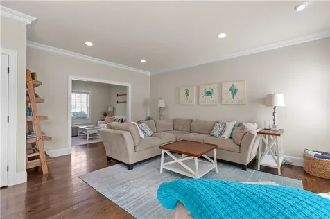 5 Lowndes Street Newport RI 02840