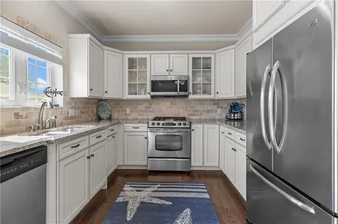 5 Lowndes Street Newport RI 02840