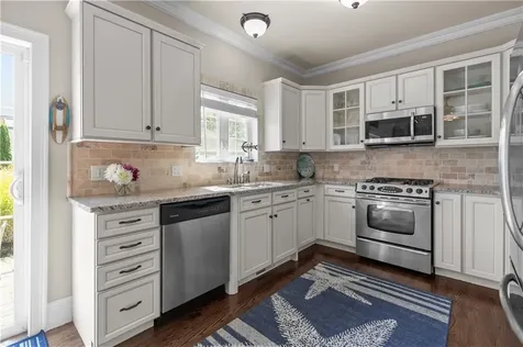 5 Lowndes Street Newport RI 02840