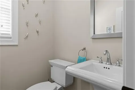 5 Lowndes Street Newport RI 02840