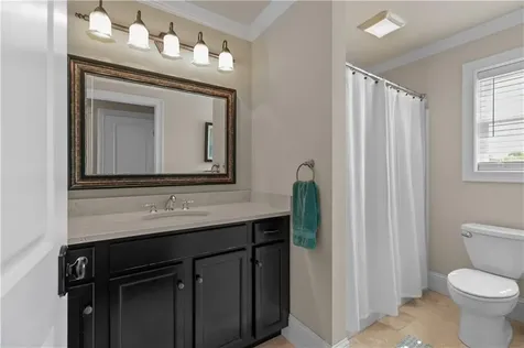 5 Lowndes Street Newport RI 02840