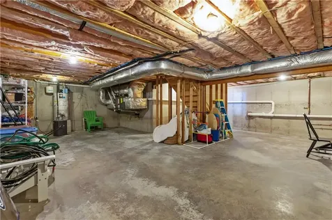 5 Lowndes Street Newport RI 02840