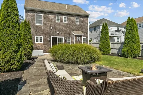 5 Lowndes Street Newport RI 02840