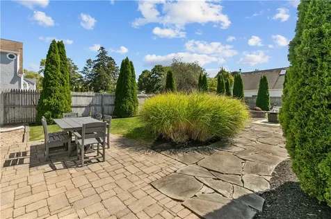 5 Lowndes Street Newport RI 02840