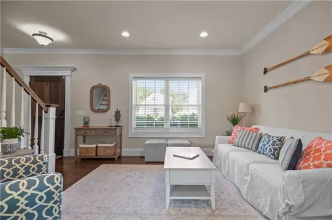 5 Lowndes Street Newport RI 02840