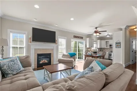 5 Lowndes Street Newport RI 02840