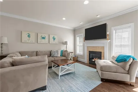 5 Lowndes Street Newport RI 02840