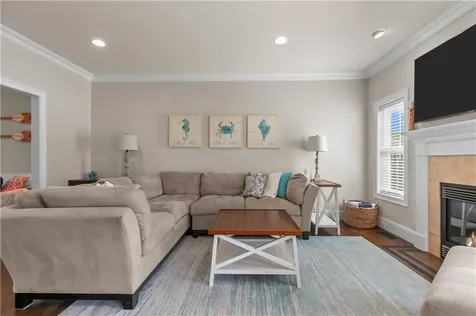 5 Lowndes Street Newport RI 02840