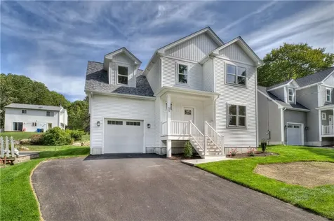 55 Pepper Bush Trail Narragansett RI 02874