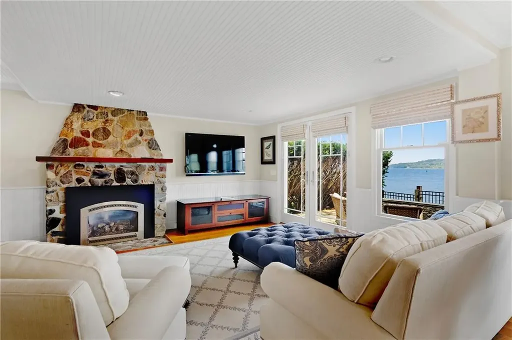 169 Narragansett Boulevard Portsmouth RI 02871