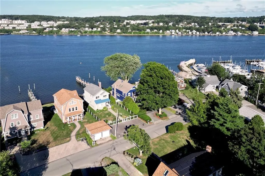 169 Narragansett Boulevard Portsmouth RI 02871