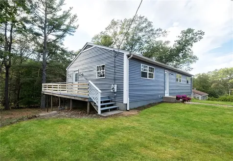 5 Patricia Avenue North Smithfield RI 02896