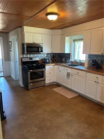 272 Riverside Street Portsmouth RI 02871