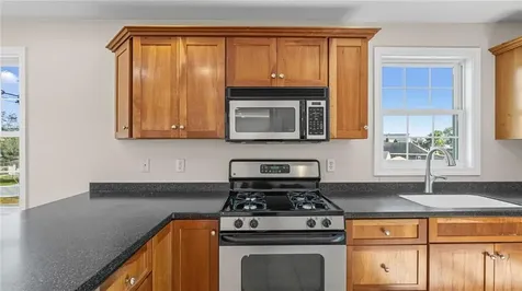 106 Cedar Avenue Portsmouth RI 02871