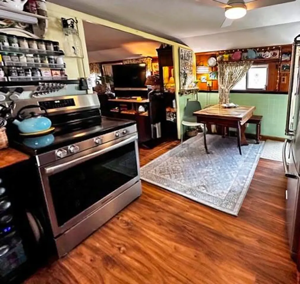 50 Andrew Comstock Road Warwick RI 02886