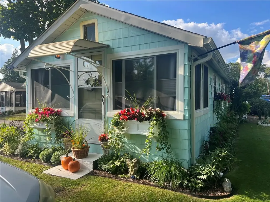 50 Andrew Comstock Road Warwick RI 02886