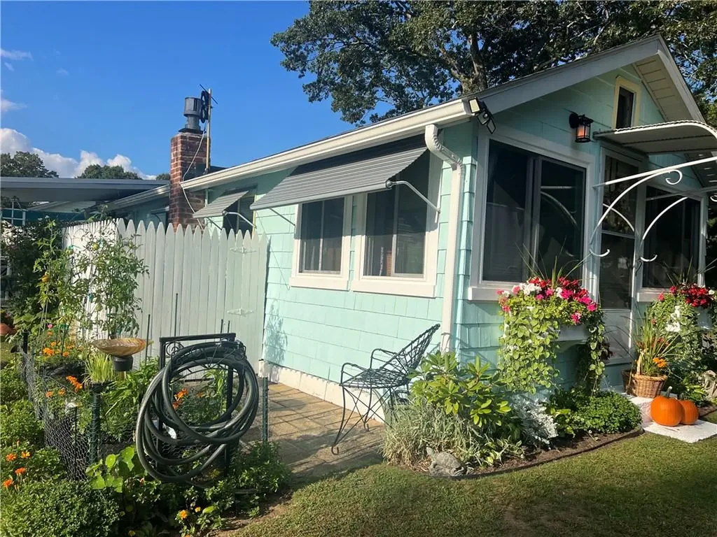 50 Andrew Comstock Road Warwick RI 02886