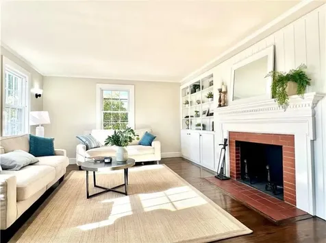 426 Metacom Avenue Bristol RI 02809