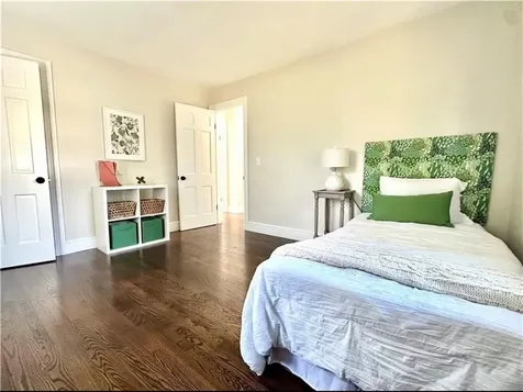 426 Metacom Avenue Bristol RI 02809