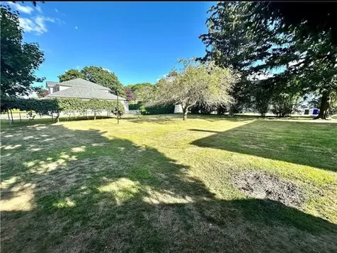 426 Metacom Avenue Bristol RI 02809