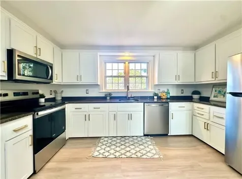 426 Metacom Avenue Bristol RI 02809