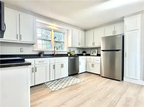 426 Metacom Avenue Bristol RI 02809