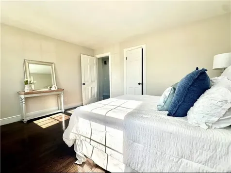 426 Metacom Avenue Bristol RI 02809