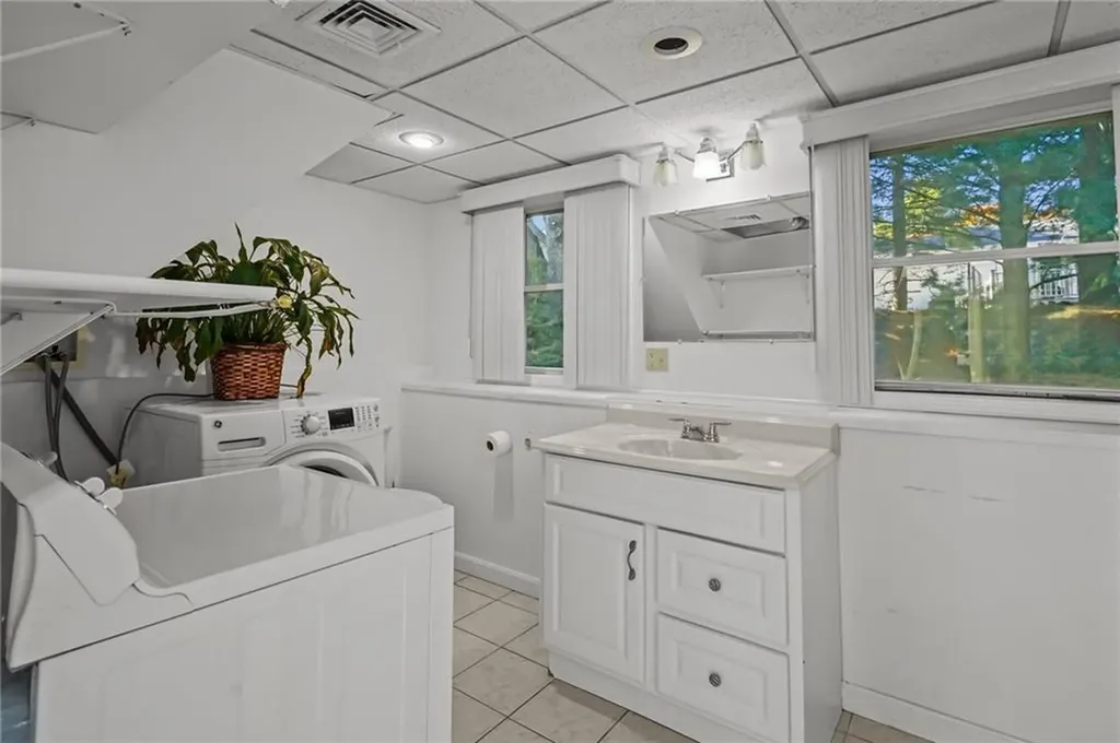 68 Pearl Avenue North Providence RI 02904