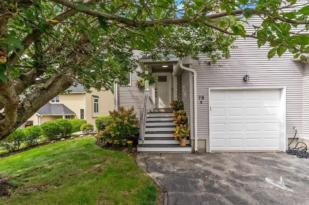 78 Valley Green Court North Providence RI 02904