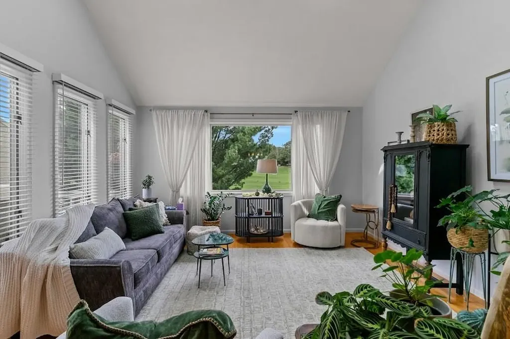 78 Valley Green Court North Providence RI 02904