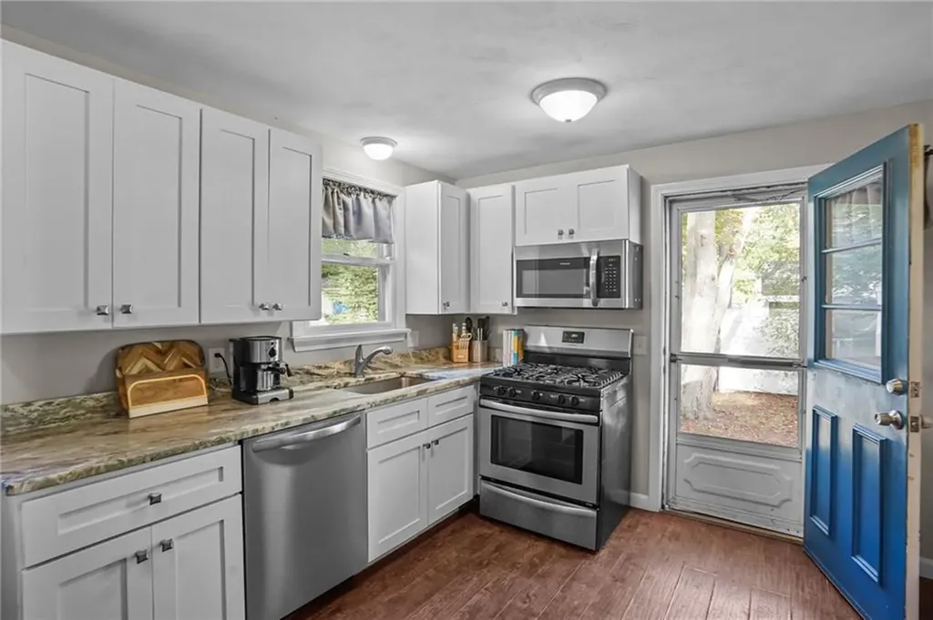 15 Obadiah Avenue Warwick RI 02889