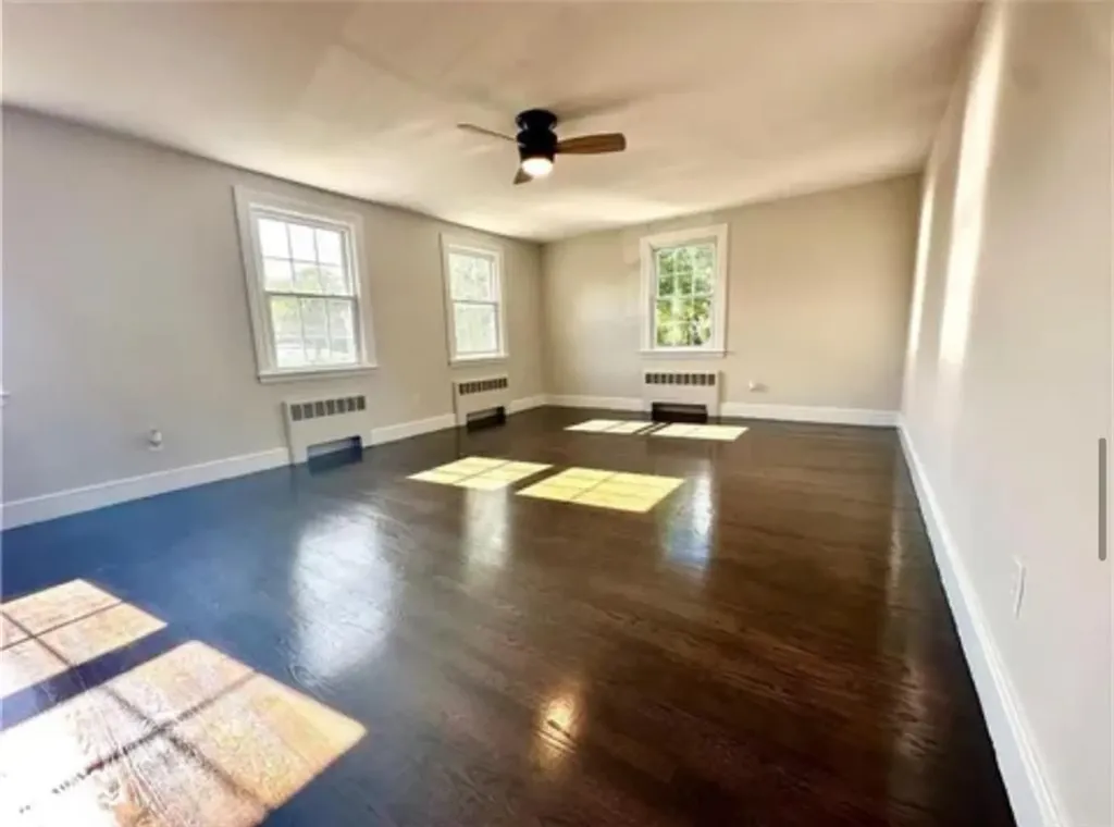 426 Metacom Avenue Bristol RI 02809