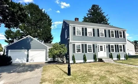 426 Metacom Avenue Bristol RI 02809