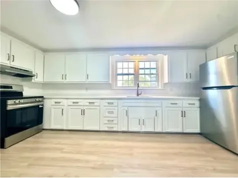 426 Metacom Avenue Bristol RI 02809