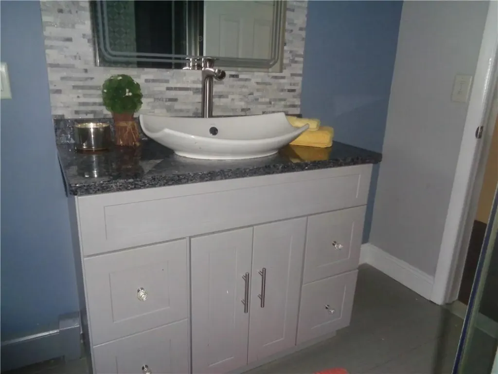 176 Vernon Street Warwick RI 02889