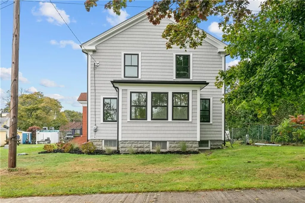 1330 West Main Road Portsmouth RI 02871