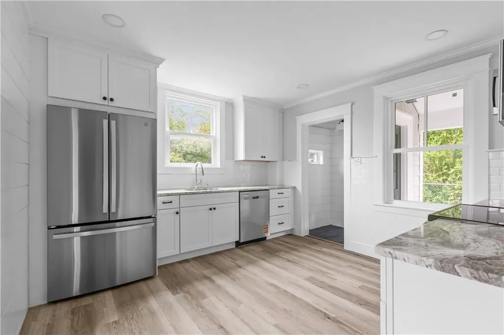 1330 West Main Road Portsmouth RI 02871