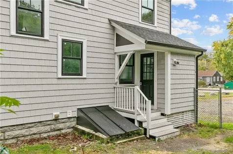 1330 West Main Road Portsmouth RI 02871