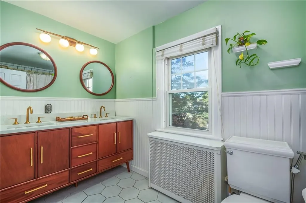 15 Wheeler Avenue Cranston RI 02905