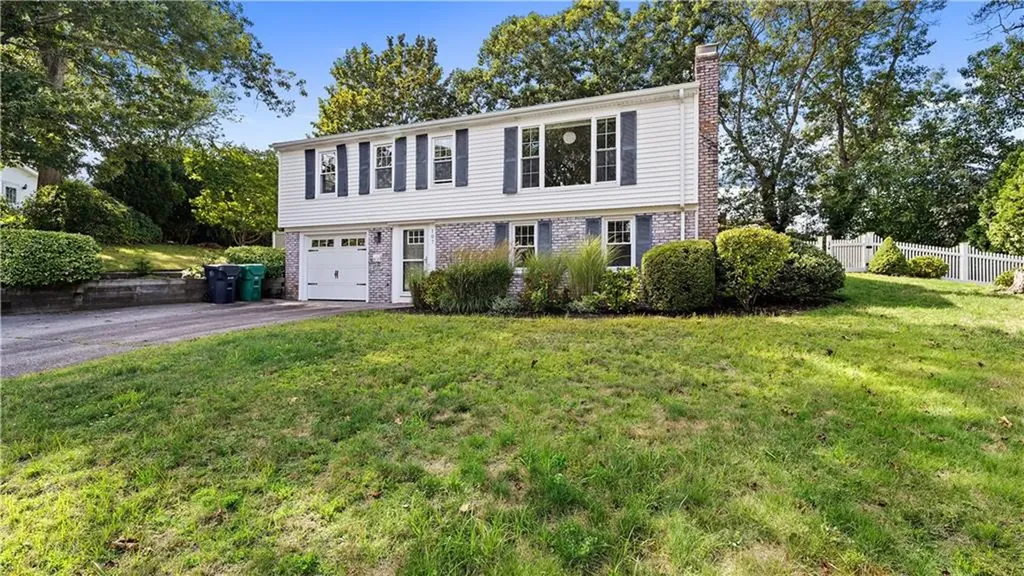 107 Viceroy Road Warwick RI 02886