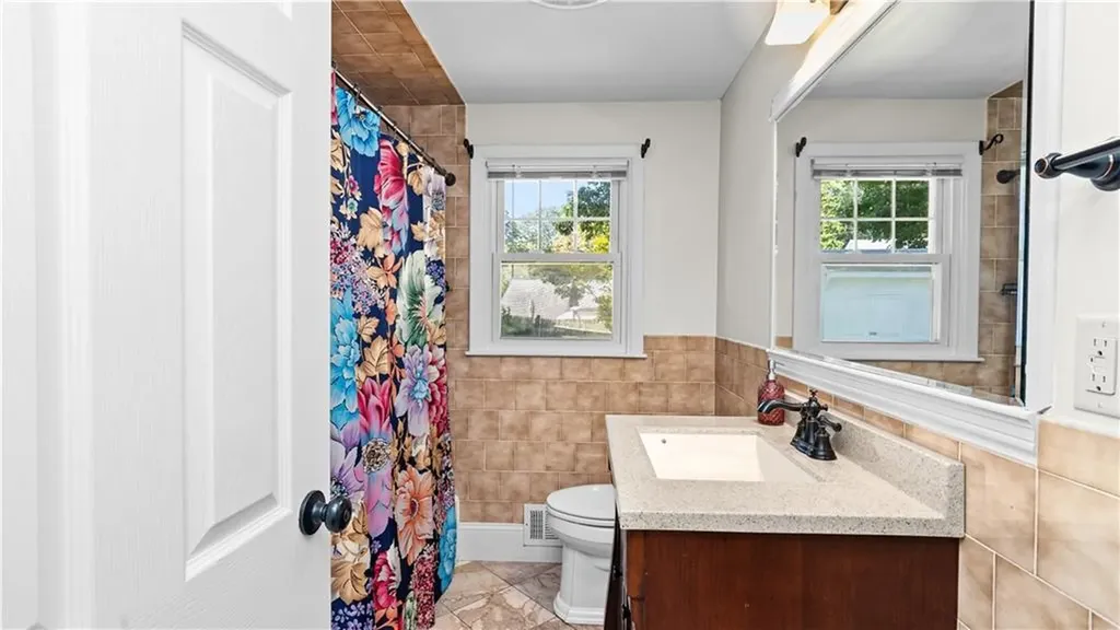 107 Viceroy Road Warwick RI 02886