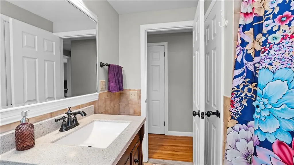 107 Viceroy Road Warwick RI 02886