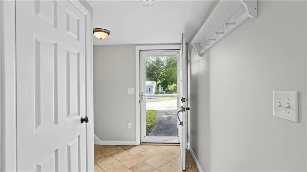 107 Viceroy Road Warwick RI 02886