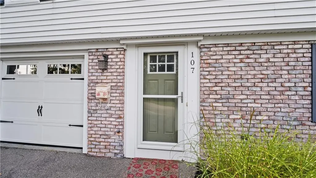 107 Viceroy Road Warwick RI 02886