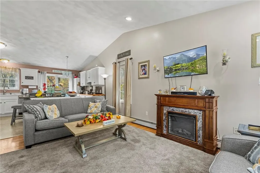 74 Plum Road East Providence RI 02915