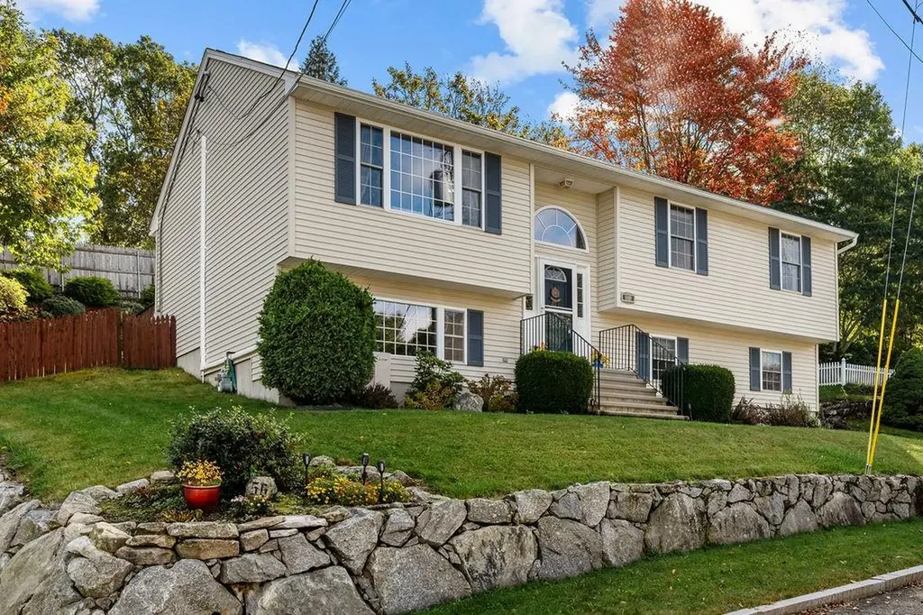 56 Arland Court Woonsocket RI 02895